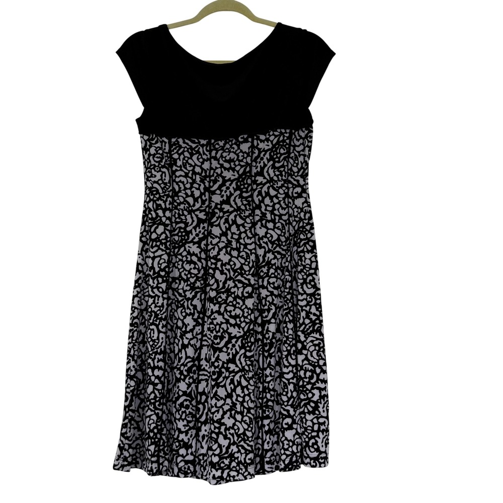 Karin Stevens Fit & Flare Dress Womens 10 Black White Floral Scroll Excellent - Picture 2 of 9